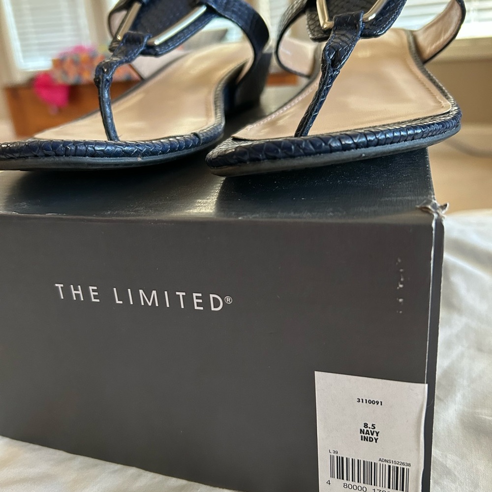 The Limited Women's Navy ‘Indy’ Sandals with silver Accents size 8.5 - Picture 9 of 9